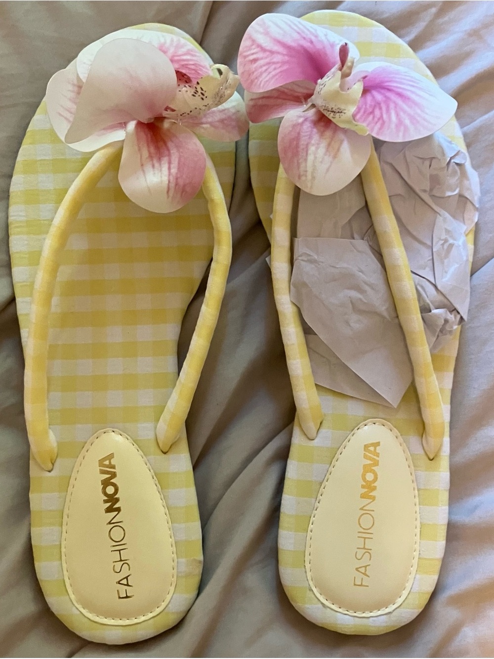 Fashion Nova Ashbie Flower Gingham Flip Flops !Accepting Offers/Bundle Deals!